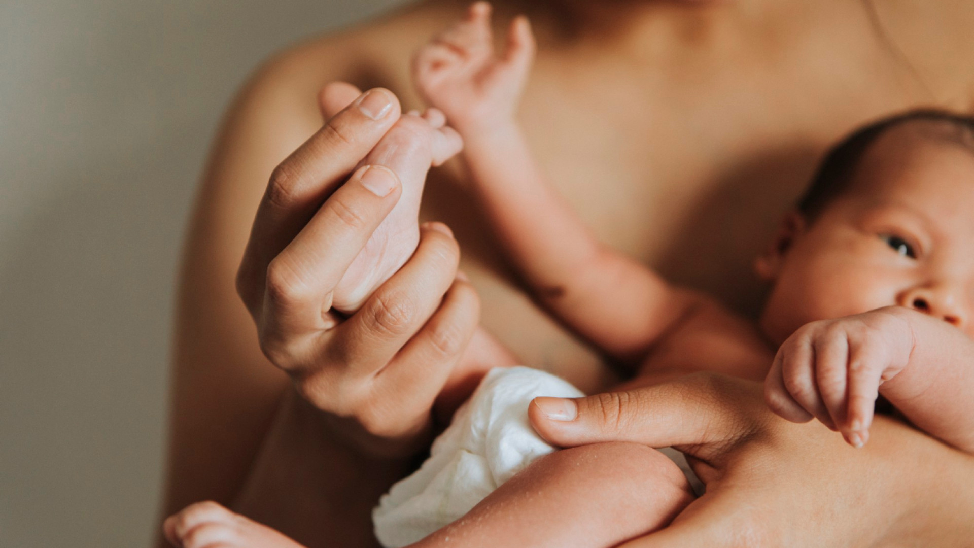 Soins post‑partum : comprendre ce dont votre corps a besoin après l’accouchement