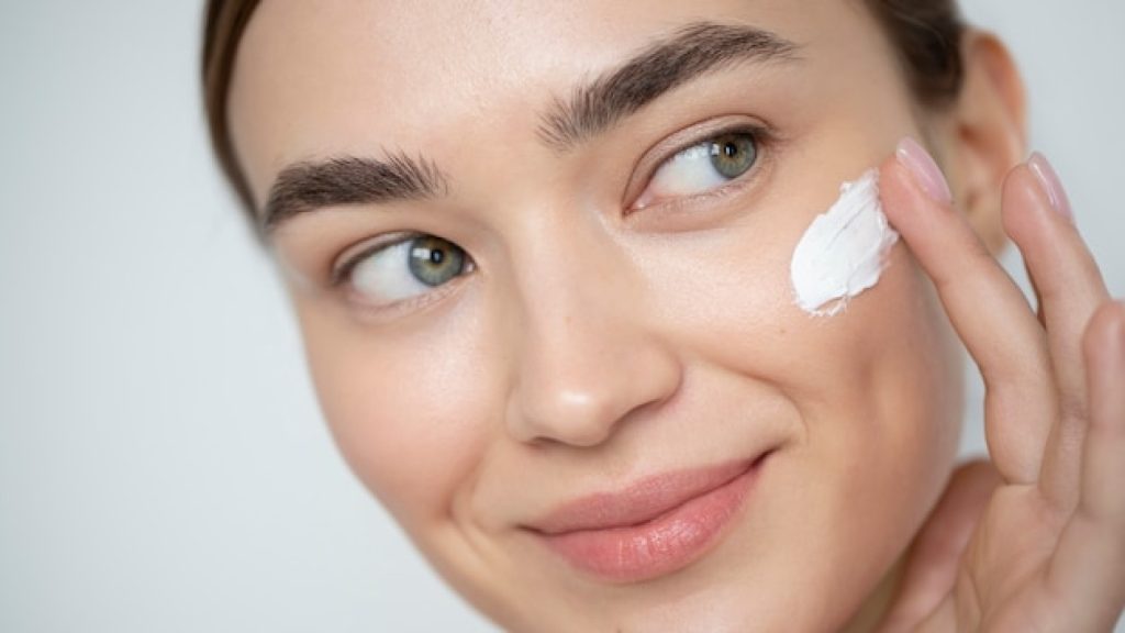 Comment traiter les imperfections de la peau grasse au quotidien ?